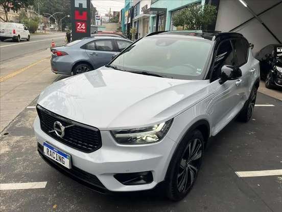 VOLVO-XC40-2021