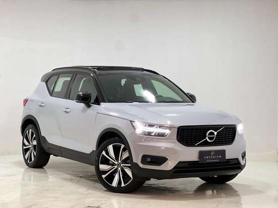 VOLVO-XC40-2021