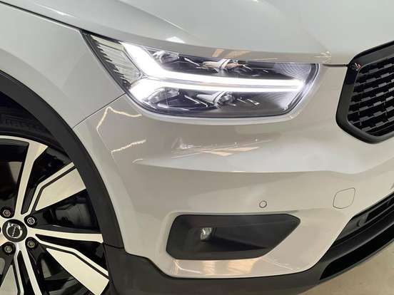 VOLVO-XC40-2021
