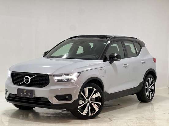VOLVO-XC40-2021