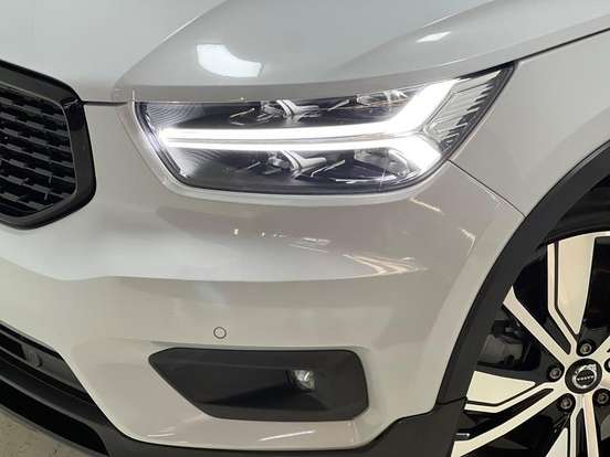 VOLVO-XC40-2021