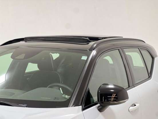 VOLVO-XC40-2021