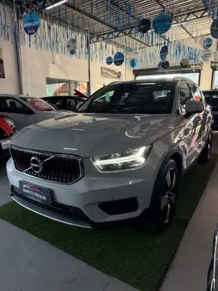 VOLVO XC40 2.0 T4 GASOLINA MOMENTUM GEARTRONIC