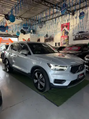 VOLVO-XC40-2019