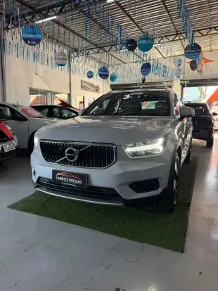 VOLVO-XC40-2019
