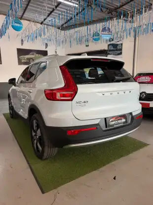 VOLVO-XC40-2019