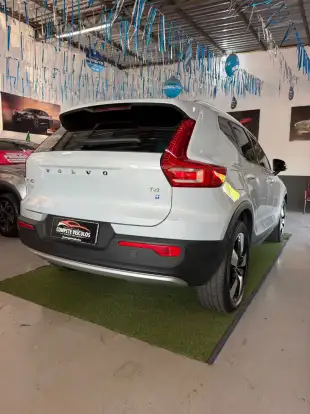 VOLVO-XC40-2019