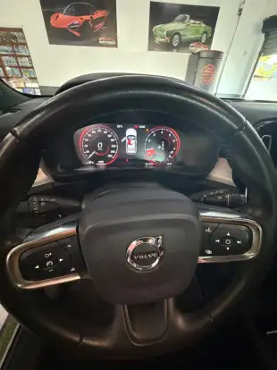VOLVO-XC40-2019