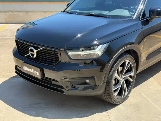VOLVO-XC40-2019