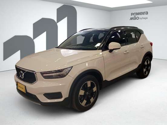 VOLVO-XC40-2019
