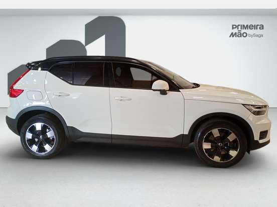 VOLVO-XC40-2019
