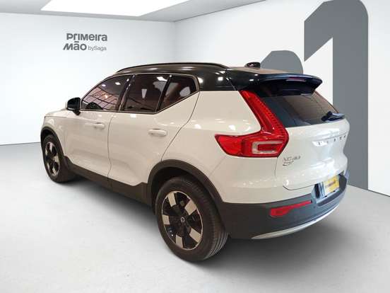 VOLVO-XC40-2019
