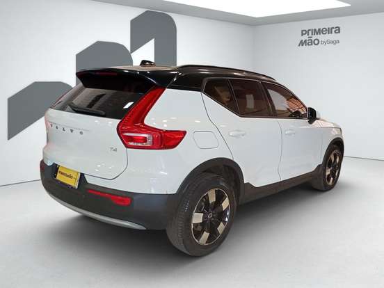 VOLVO-XC40-2019