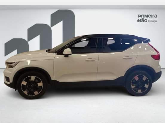 VOLVO-XC40-2019