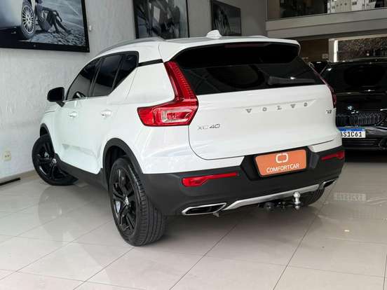VOLVO-XC40-2020