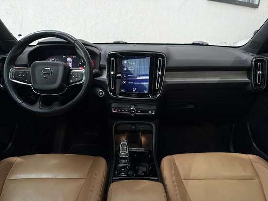 VOLVO-XC40-2020