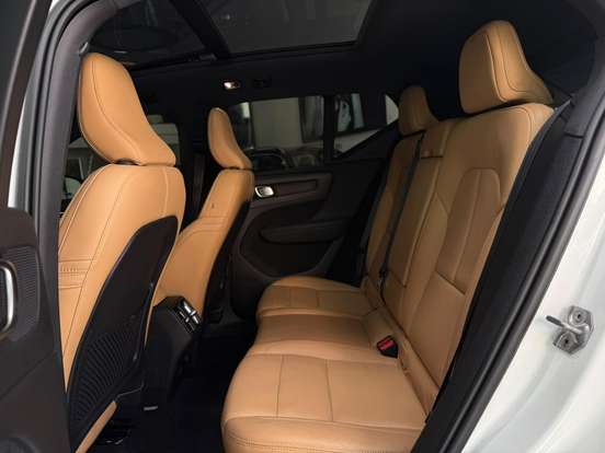 VOLVO-XC40-2020