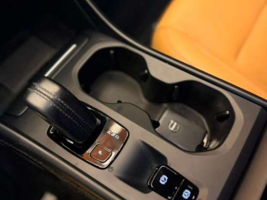 VOLVO-XC40-2.0 T5 GASOLINA MOMENTUM AWD GEARTRONIC VOLVO-XC40-2020