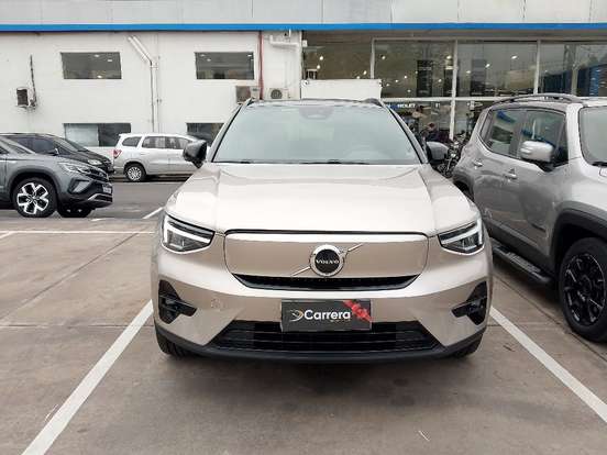 VOLVO-XC40-2023