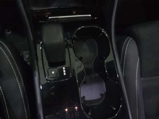 VOLVO-XC40-2023