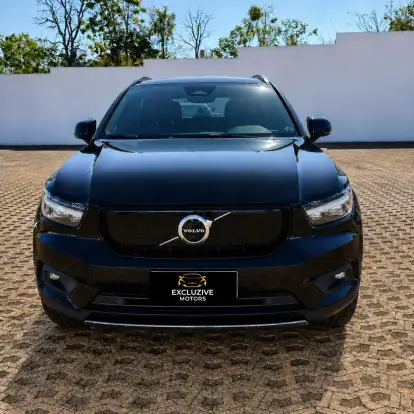 VOLVO-XC40-2022