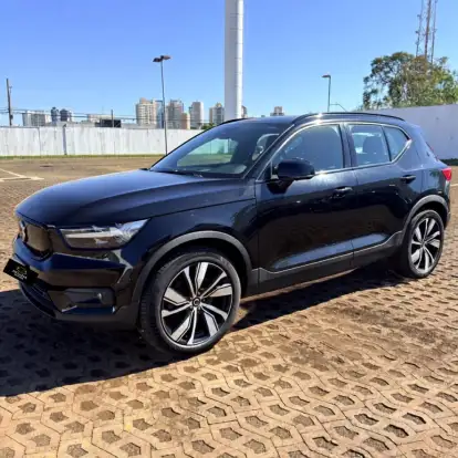 VOLVO-XC40-2022