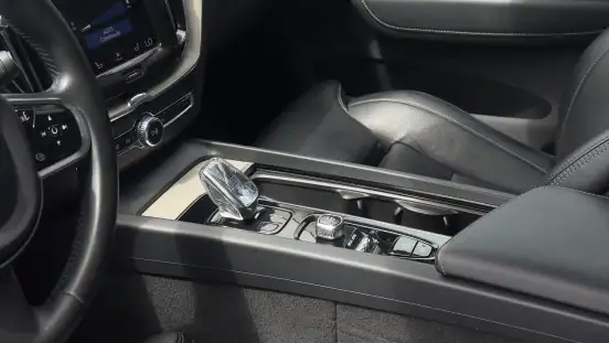 VOLVO-XC60-2021