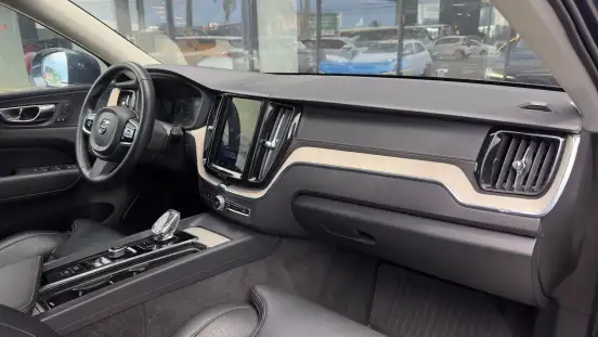 VOLVO-XC60-2021