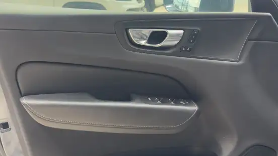 VOLVO-XC60-2021