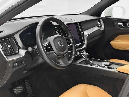 VOLVO-XC60-2.0 D5 DIESEL MOMENTUM AWD GEARTRONIC VOLVO-XC60-2019