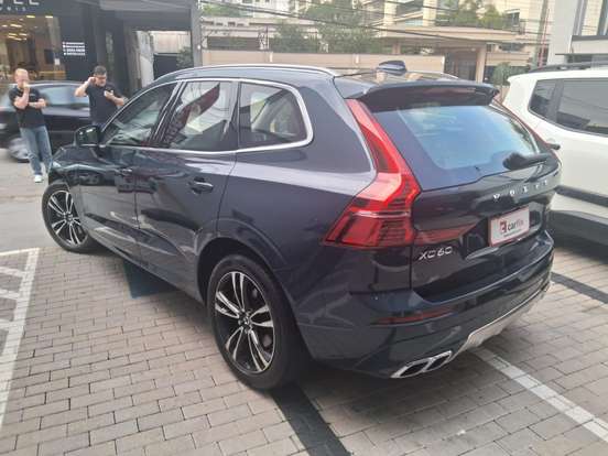 VOLVO-XC60-2018