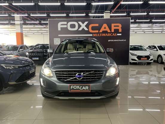 VOLVO-XC60-2017