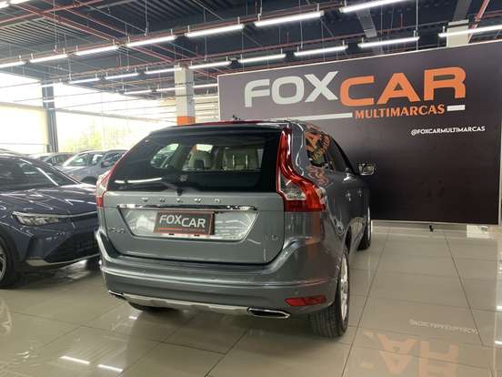VOLVO-XC60-2017