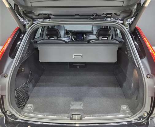 VOLVO-XC60-2018