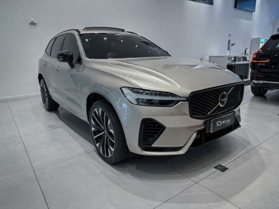 VOLVO-XC60-2025