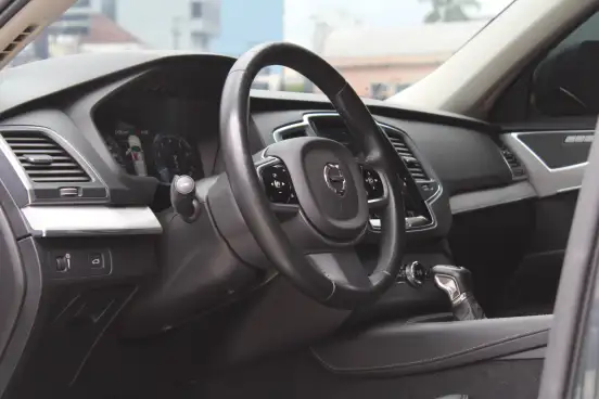 VOLVO-XC90-2.0 T6 GASOLINA MOMENTUM AWD GEARTRONIC VOLVO-XC90-2019