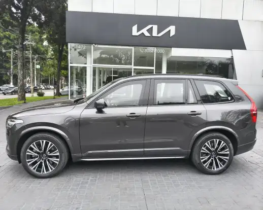 VOLVO-XC90-2023