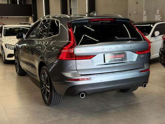 VOLVO-XC90-2018