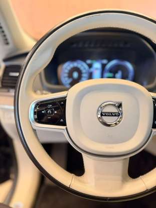 VOLVO-XC90-2021