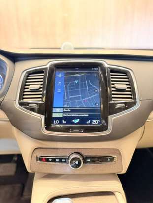 VOLVO-XC90-2021