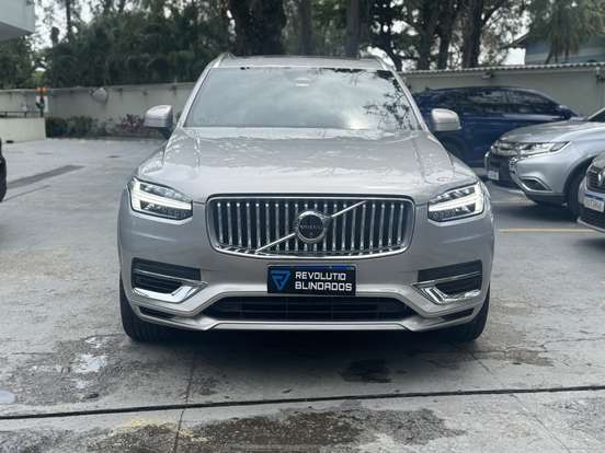 VOLVO-XC90-2023