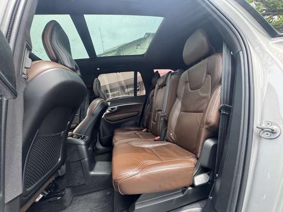 VOLVO-XC90-2023
