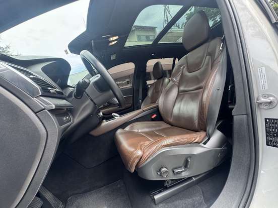 VOLVO-XC90-2023