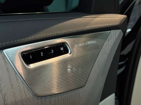 VOLVO-XC90-2024