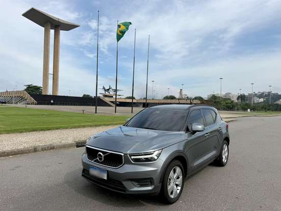 VOLVO-XC40-2018