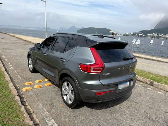 VOLVO-XC40-2018