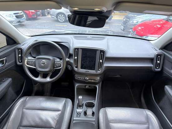 VOLVO-XC40-2.0 T4 GASOLINA GEARTRONIC VOLVO-XC40-2018