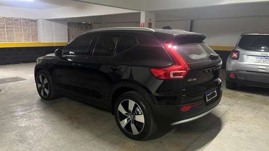 VOLVO-XC40-2020