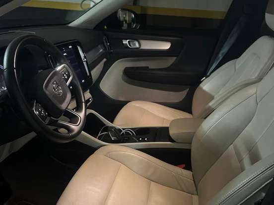 VOLVO-XC40-2.0 T4 GASOLINA MOMENTUM GEARTRONIC VOLVO-XC40-2020