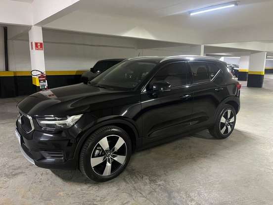 VOLVO-XC40-2020